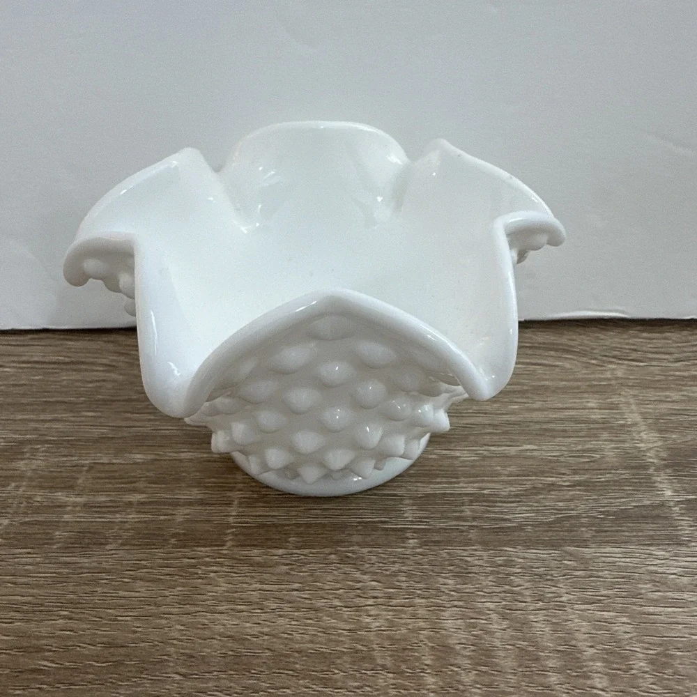 FENTON Milk Glass‎ Vintage Ruffled Bowl Hobnail Pattern 3